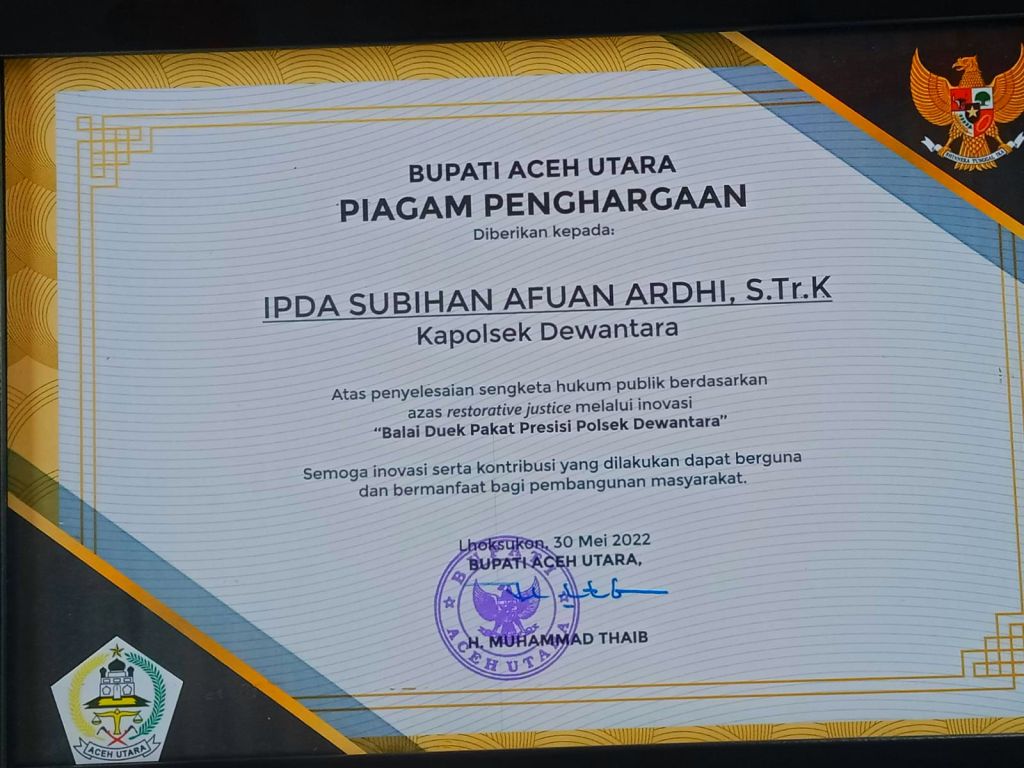 Kapolsek Dewantara Terima Penghargaan dari Bupati Aceh Utara “Prakarsai Balai Duek Pakat&nbsp;Presisi”